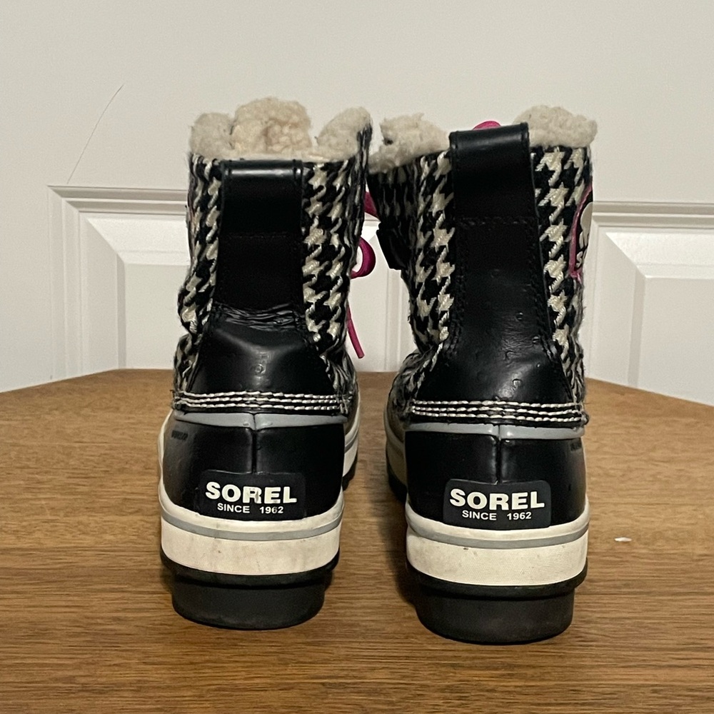 Sorel Black and White Houndstooth Boots with Pink Accents Woman’s Size 6 - Picture 3 of 10